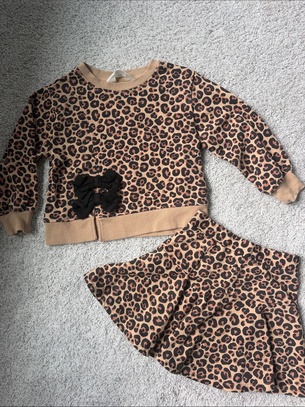 Girls H&M crew and skirt set, 5T